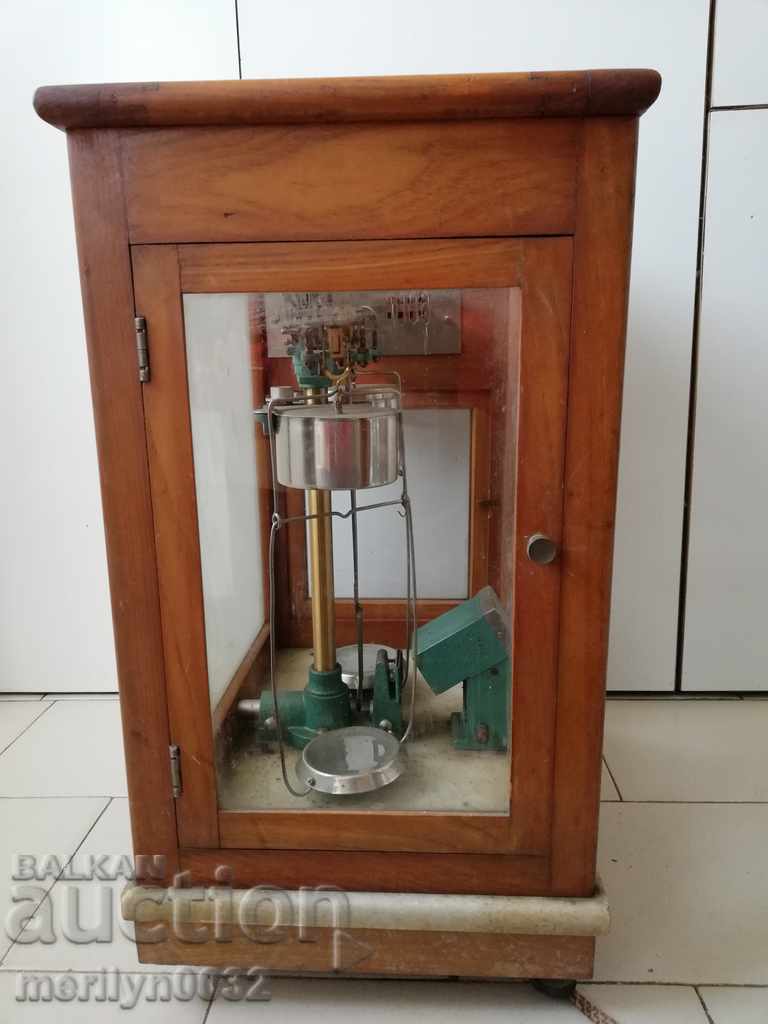 Analytical balance, weighing scale SASHO KOFRADJIEV 1966 NRB - 5 Analytical balance, weighing scale SASHO KOFRADJIEV 1966 NRB - 5