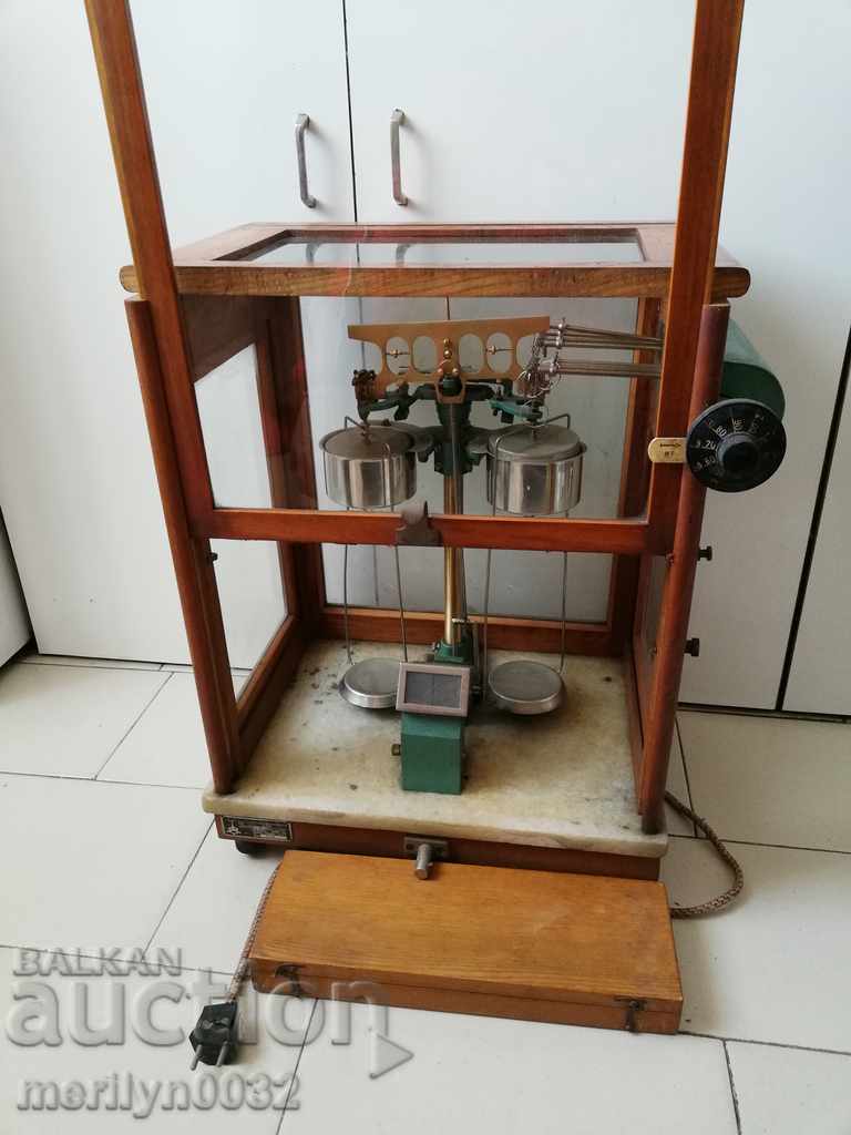 Analytical balance, weighing scale SASHO KOFRADJIEV 1966 NRB - 6 Analytical balance, weighing scale SASHO KOFRADJIEV 1966 NRB - 6