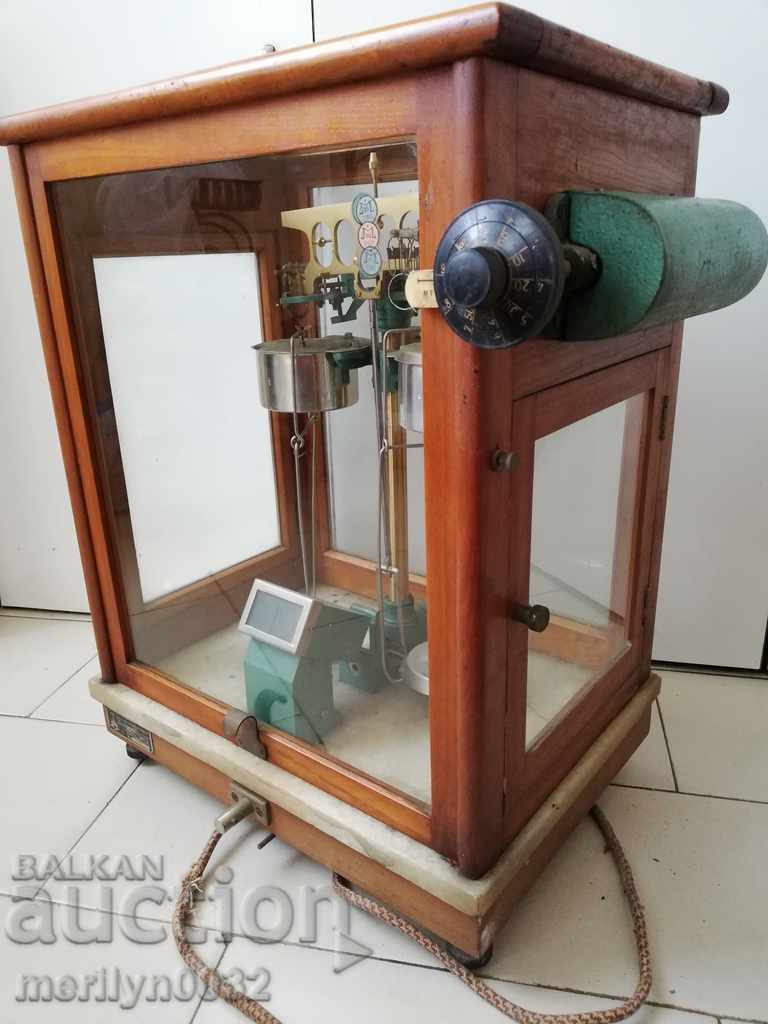 Analytical balance, weighing scale SASHO KOFRADJIEV 1966 NRB - 7 Analytical balance, weighing scale SASHO KOFRADJIEV 1966 NRB - 7