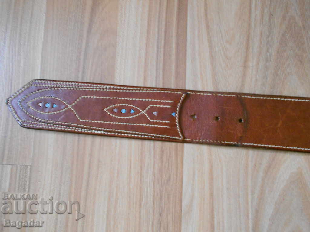 Delivery of A leather belt