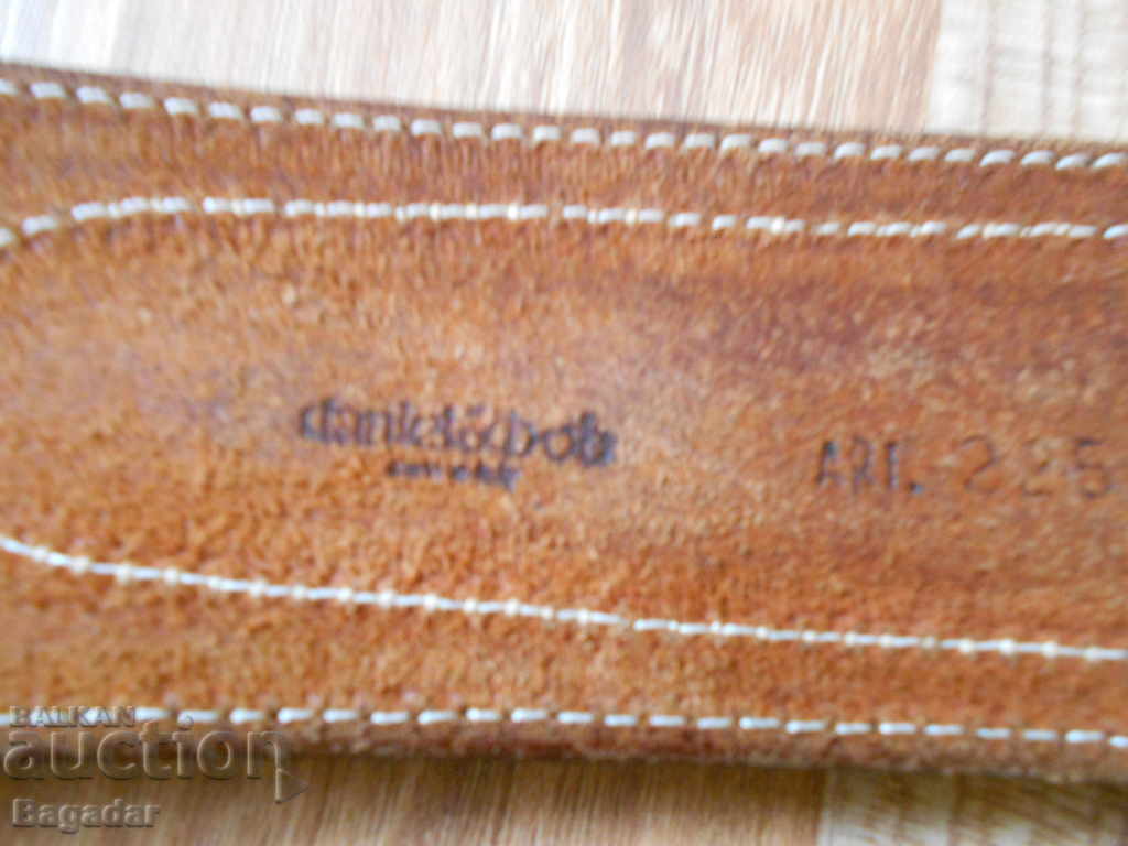 A leather belt - 6