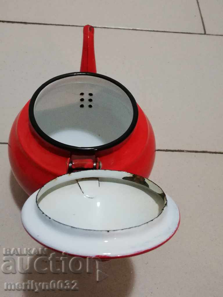 Auction Enamel teapot, enamel bowl Auction Enamel teapot, enamel bowl