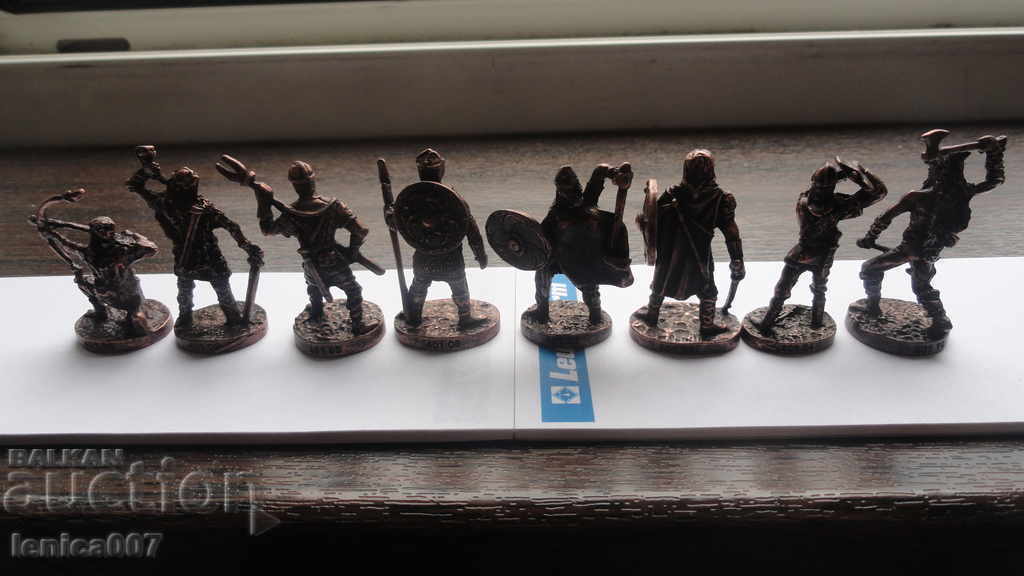 Kinder soldiers (8 pieces) series - 6 Kinder soldiers (8 pieces) series - 6