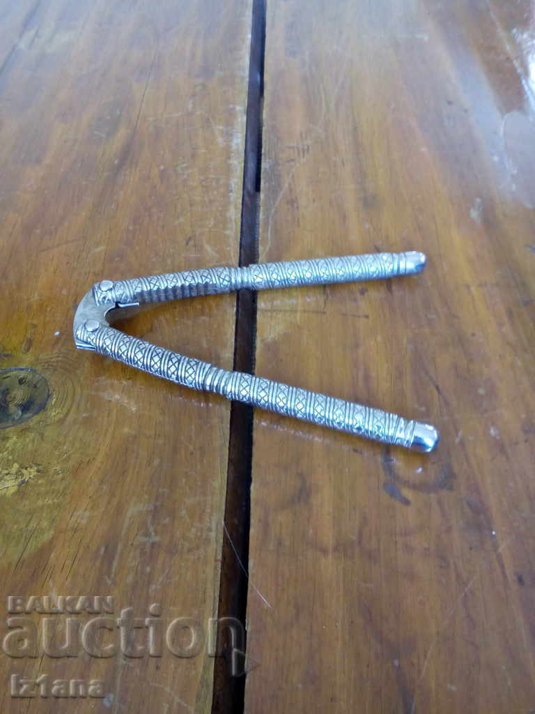 Auction An old shredder Auction An old shredder