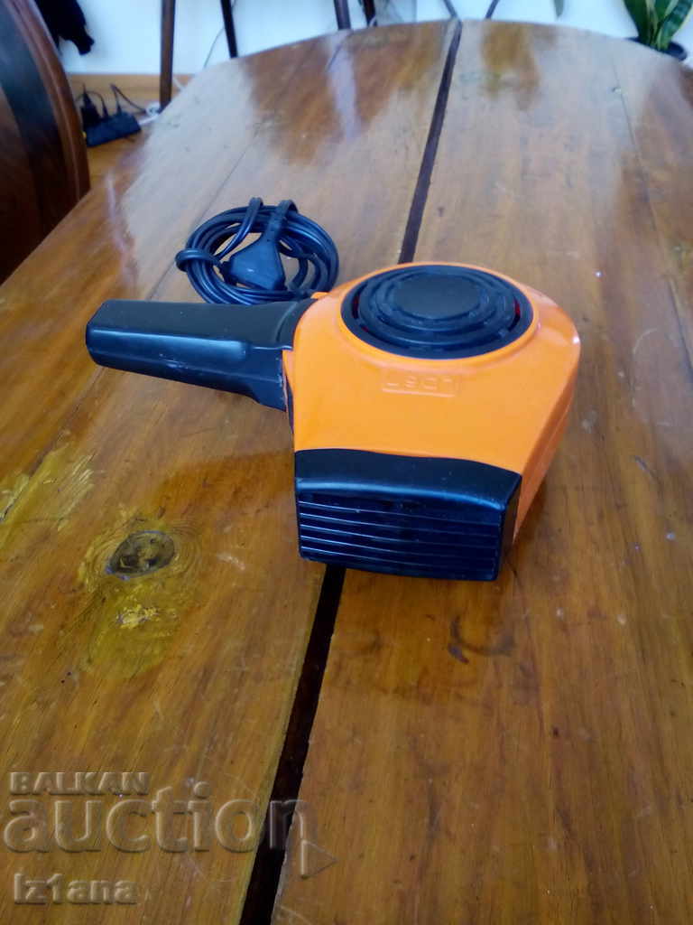 Old hair dryer with price 10.00 BGN | € 5.11 Old hair dryer with price 10.00 BGN | € 5.11