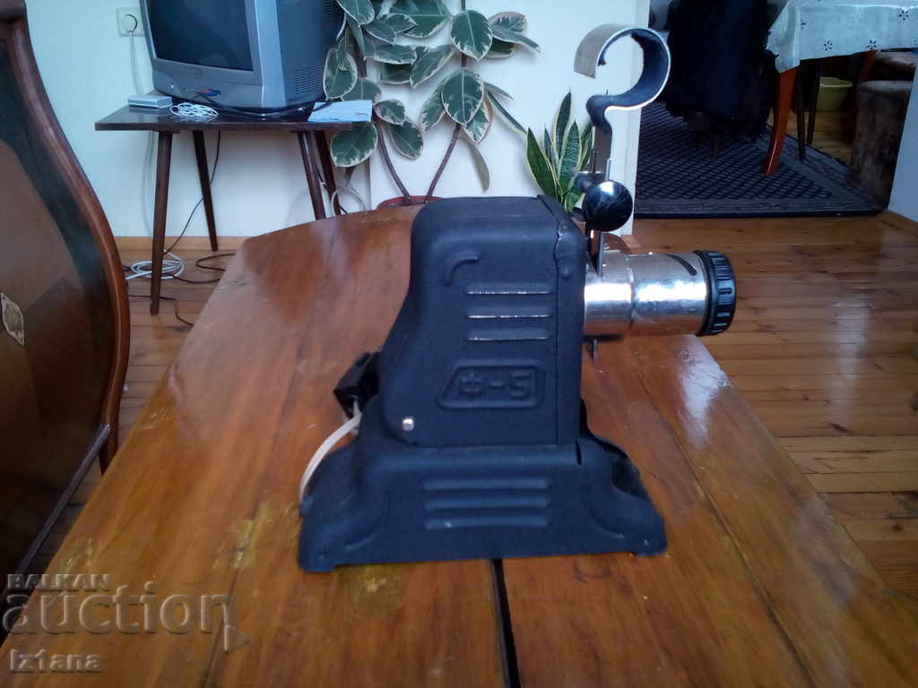 Delivery of Projector FILMOSCOP F-5 Delivery of Projector FILMOSCOP F-5