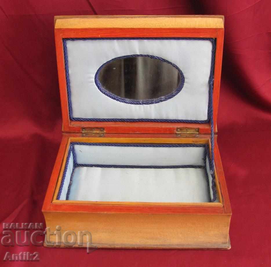 Auction  Old Wooden box for mahogany jewelry
