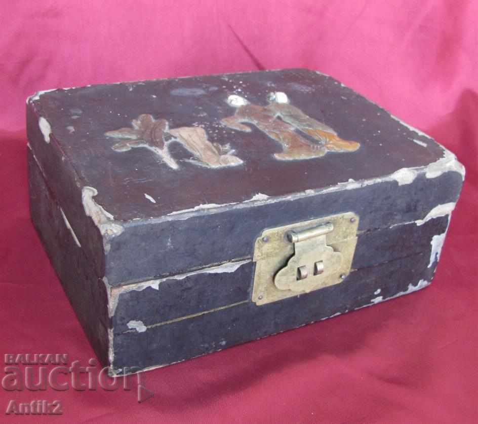 19 век Японска Дървена Кутия седеф и нефрит