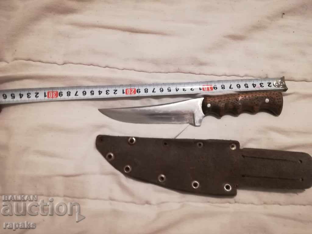 Un cuțit de colecție, masiv și confortabil pentru pescar și vânător. Picior cu preț 130.00 BGN | € 66.47 Un cuțit de colecție, masiv și confortabil pentru pescar și vânător. Picior cu preț 130.00 BGN | € 66.47