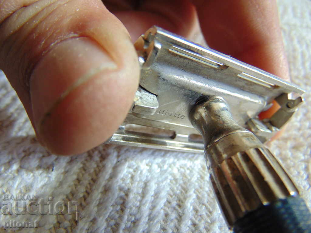 Collector shaver GILLETTE ANIMAL ENGLAND with price 25.00 BGN | € 12.78 Collector shaver GILLETTE ANIMAL ENGLAND with price 25.00 BGN | € 12.78