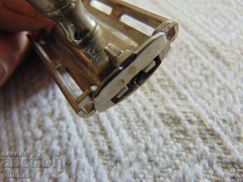 Auction Collector shaver GILLETTE ANIMAL ENGLAND Auction Collector shaver GILLETTE ANIMAL ENGLAND