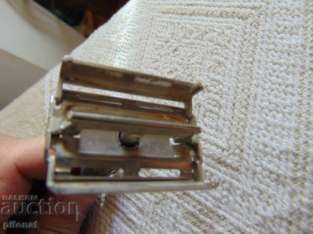 Delivery of Collector shaver GILLETTE ANIMAL ENGLAND Delivery of Collector shaver GILLETTE ANIMAL ENGLAND