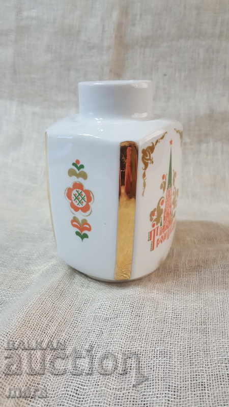 Auction An old porcelain vase Auction An old porcelain vase