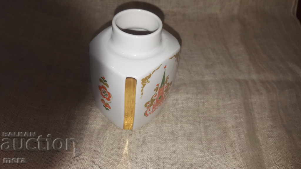 Delivery of An old porcelain vase Delivery of An old porcelain vase