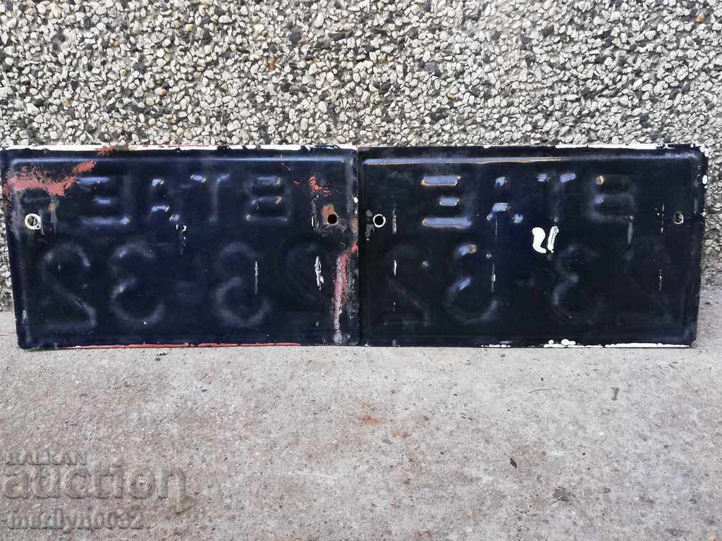 Auction  Pair of numbers registration number from the vehicle enamel plate plate