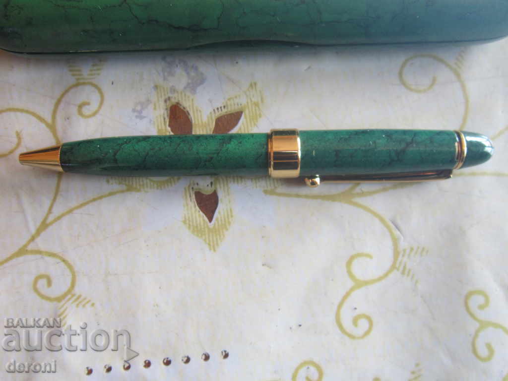 Delivery of An amazing pen pen in a box