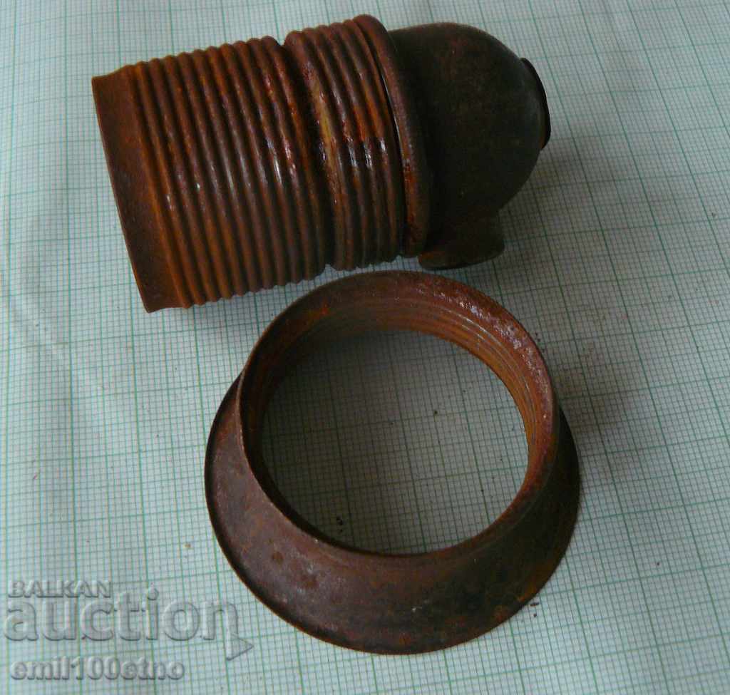 Delivery of An old metal cap Delivery of An old metal cap