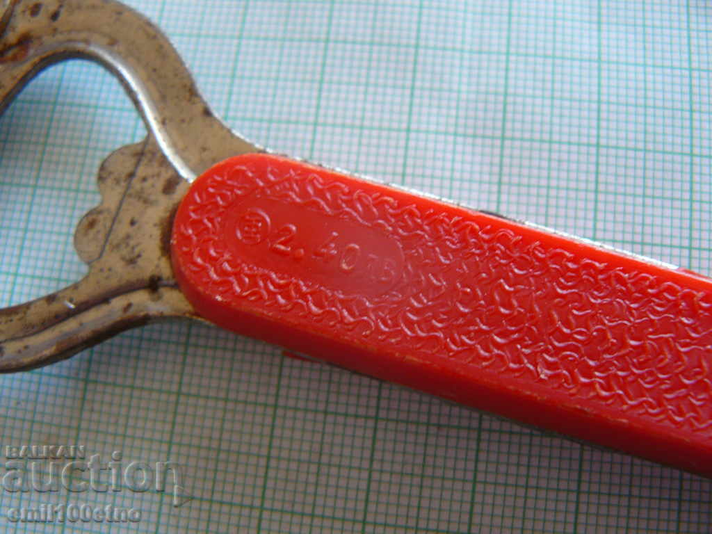 Licitație Un vechi deschizator de conserve din Balcani