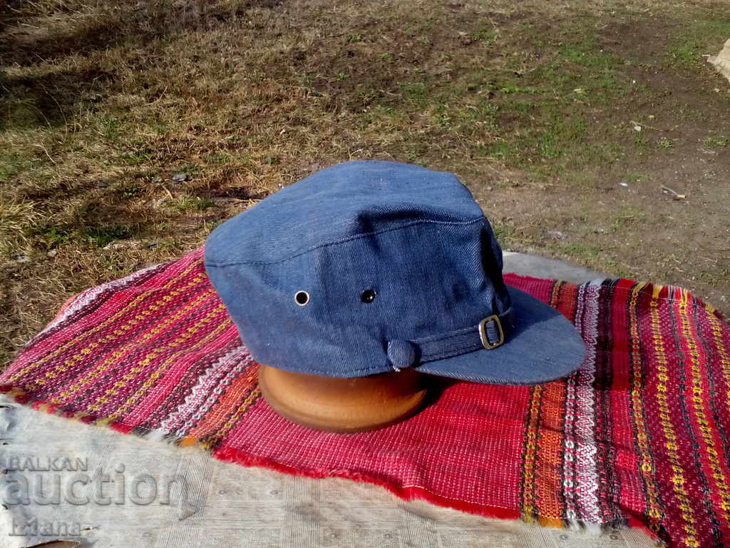 An old casket with price 5.00 BGN | € 2.56