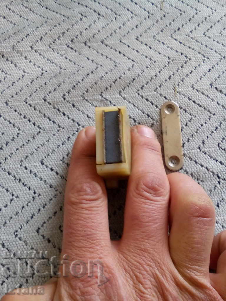 Magnet, neck magnet with price 5.00 BGN | € 2.56 Magnet, neck magnet with price 5.00 BGN | € 2.56