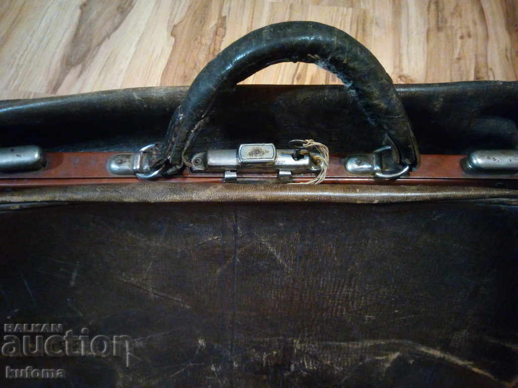 Very old antique leather suitcase - 5 Very old antique leather suitcase - 5