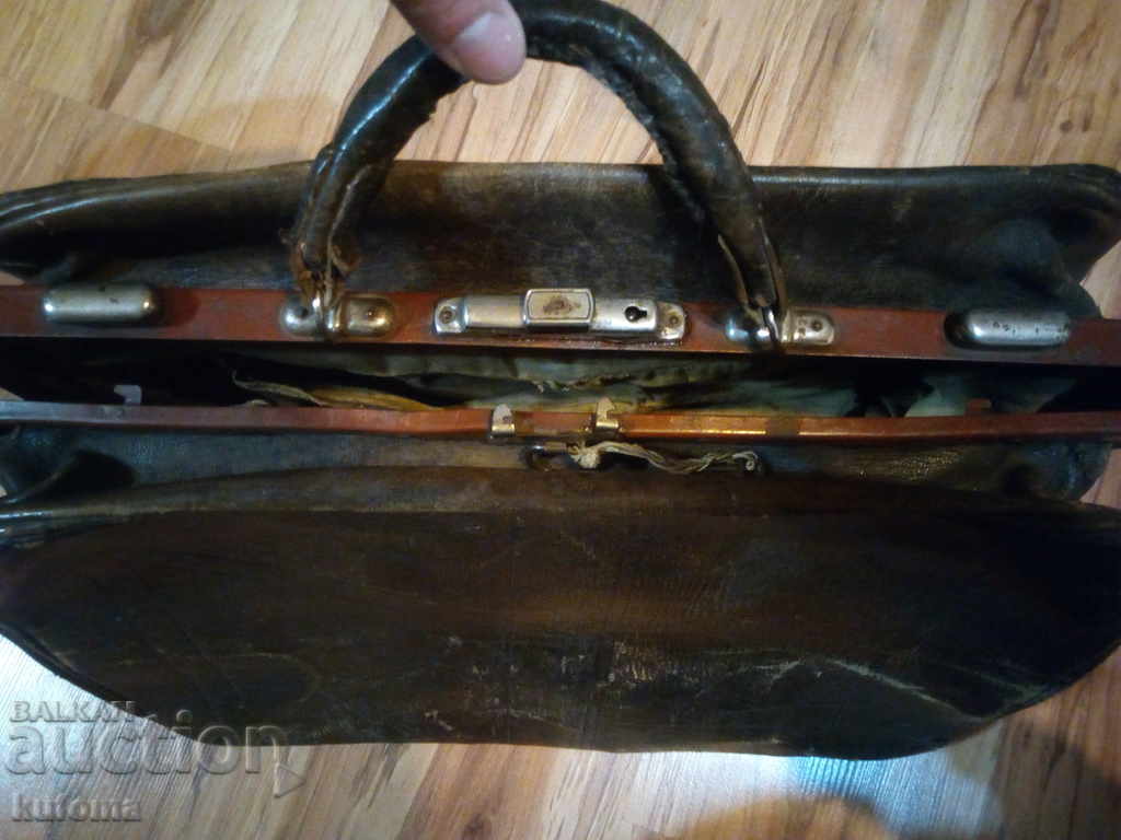 Very old antique leather suitcase - 7 Very old antique leather suitcase - 7