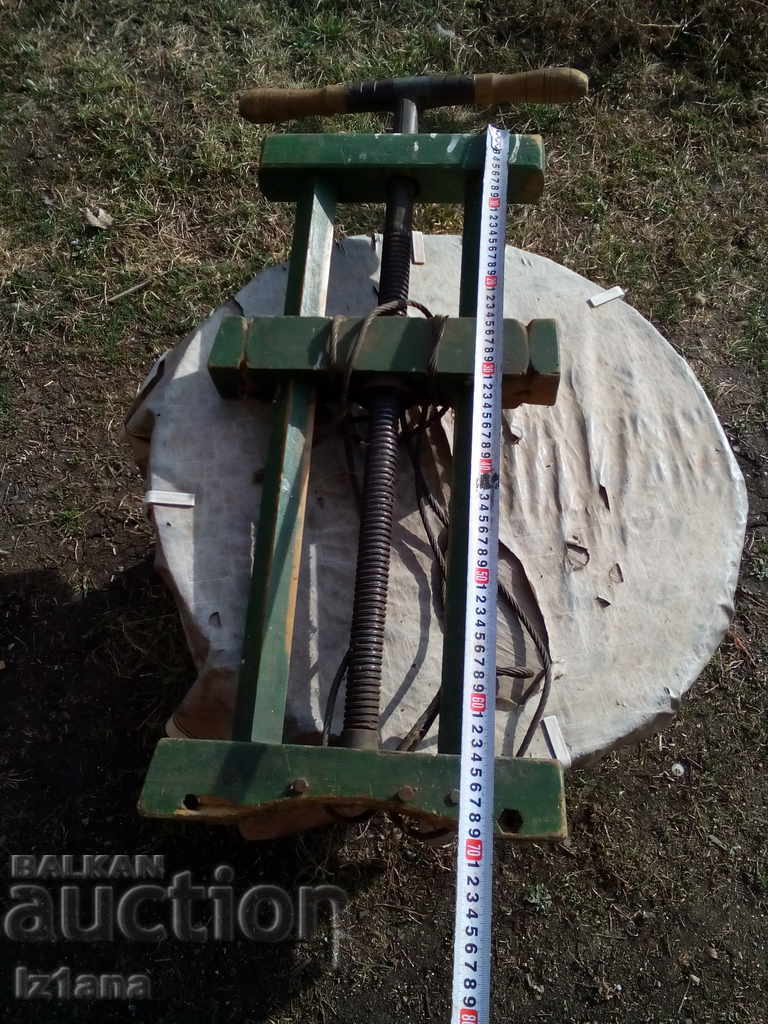 Auction  An old carpentry, vise