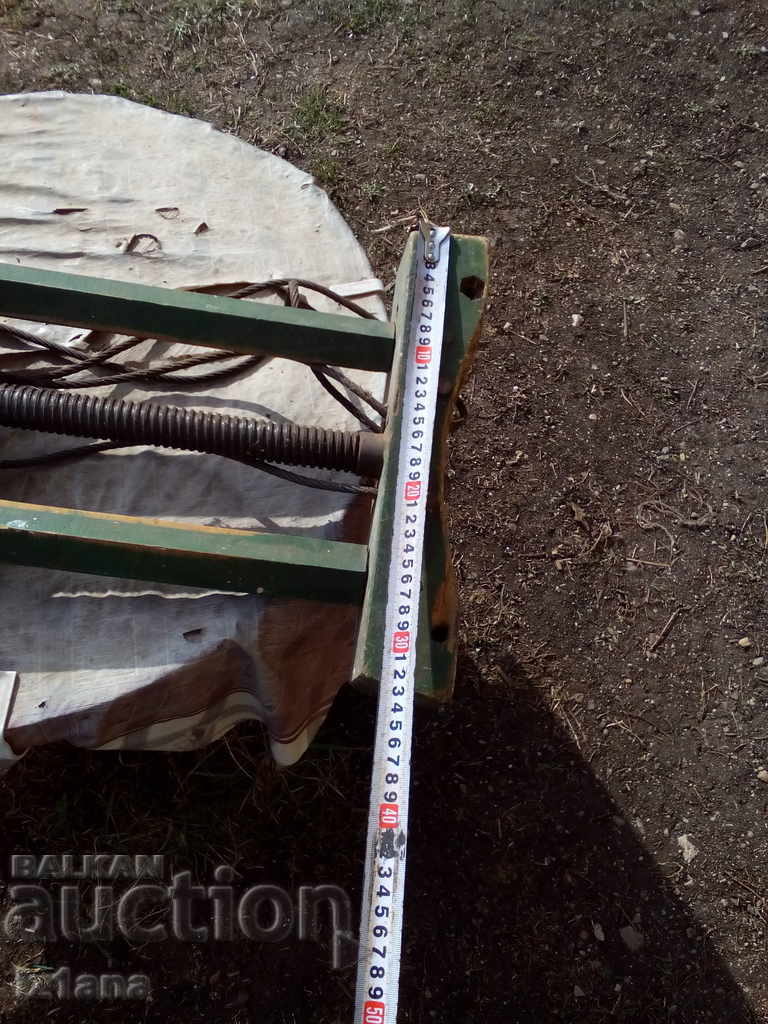 Delivery of An old carpentry, vise