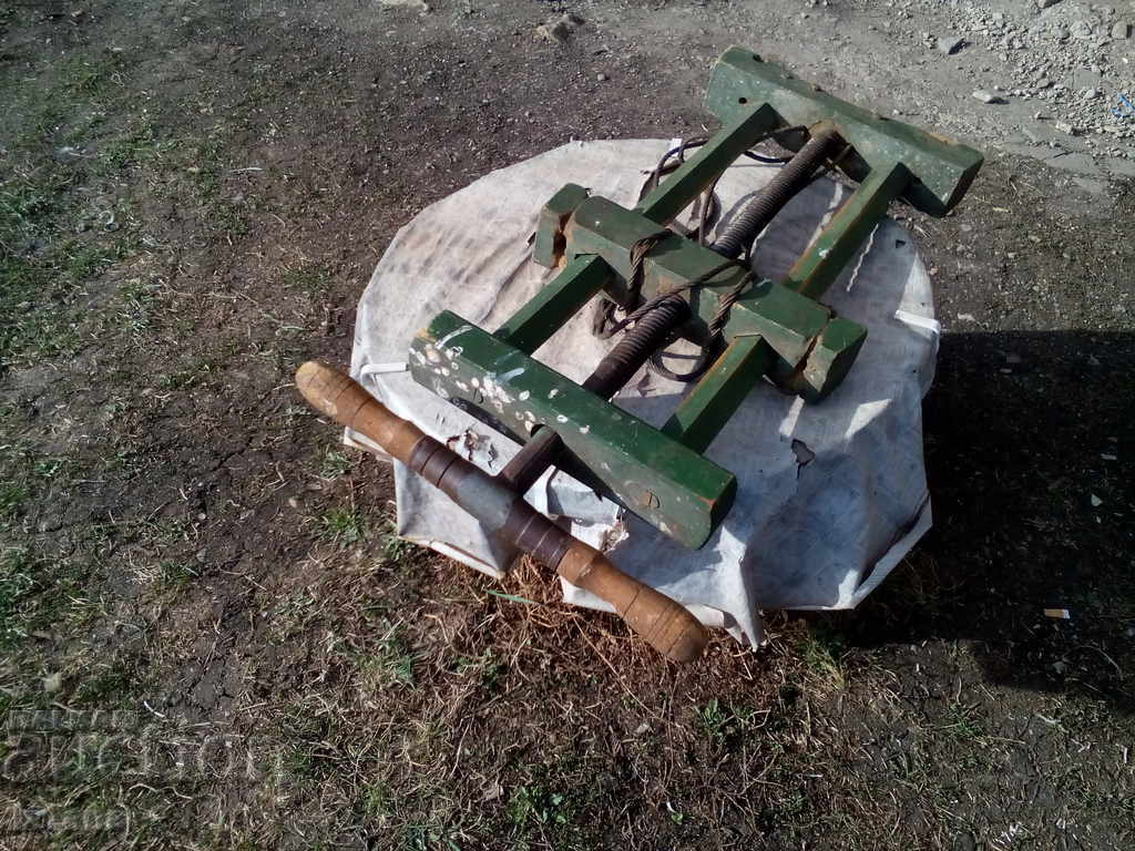 An old carpentry, vise - 5
