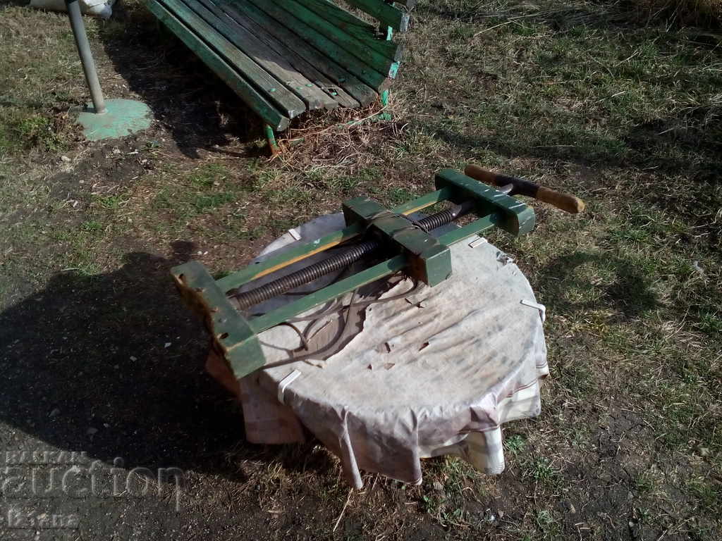 An old carpentry, vise - 7