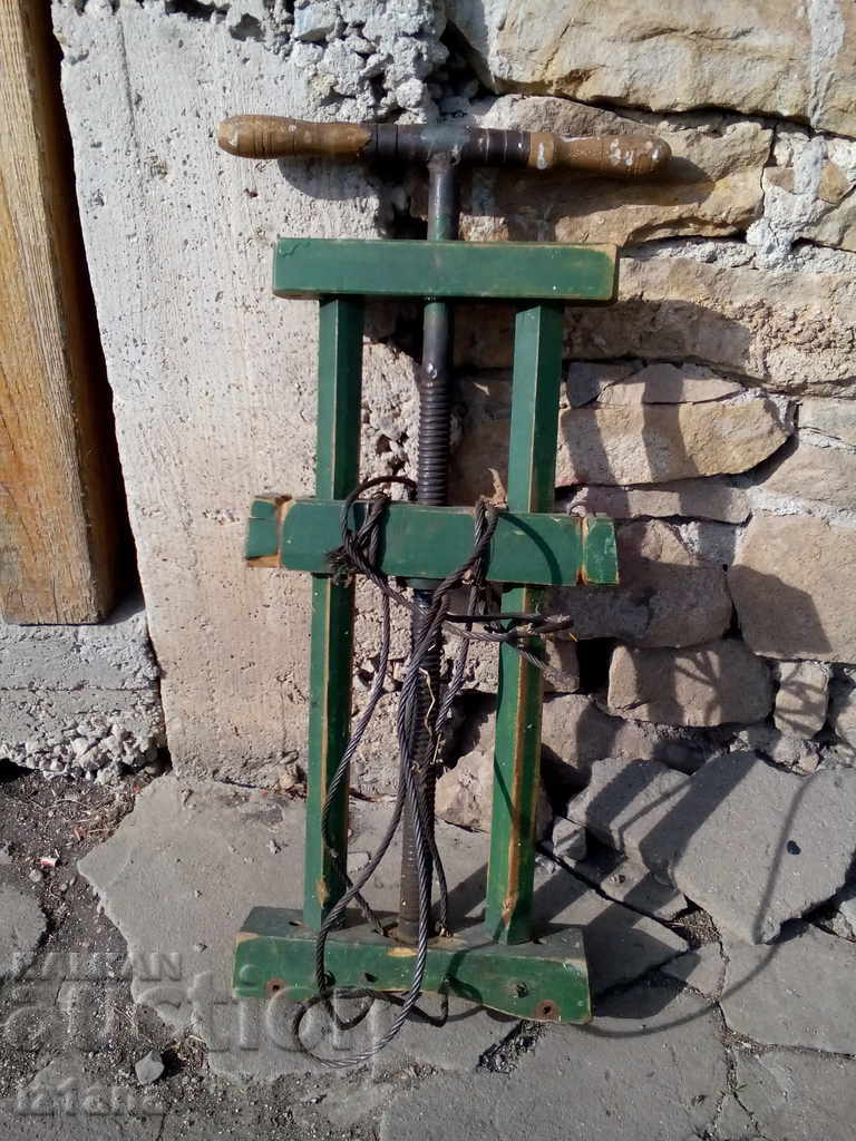 An old carpentry, vise