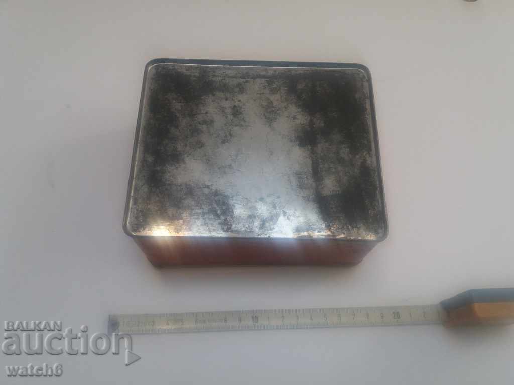 Auction Metal box - first aid kit Auction Metal box - first aid kit