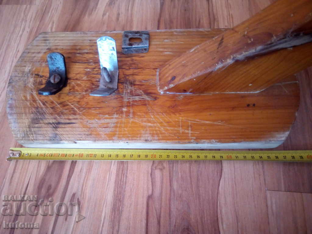 Hamburger spaniol, stand pentru tăierea picioarelor cu preț 74.99 BGN | € 38.34