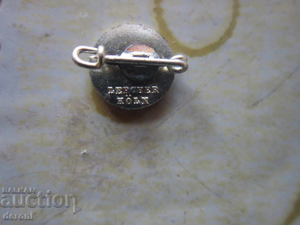 Delivery of German embroidery badge school in dance marking Delivery of German embroidery badge school in dance marking