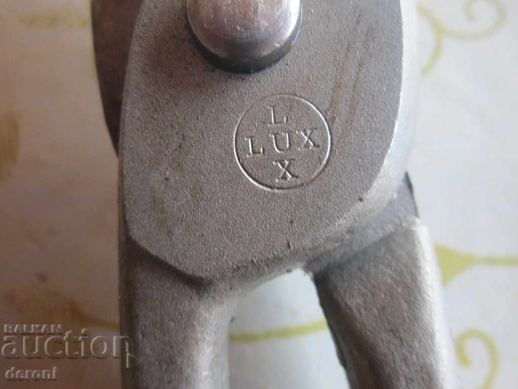 Γερμανικά ψαλίδια ψαλιδιών για λαμαρίνα με τιμή 20.00 BGN | € 10.23