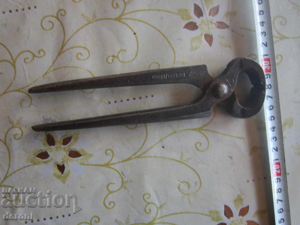 Unbelievable German old pincers with price 25.00 BGN | € 12.78 Unbelievable German old pincers with price 25.00 BGN | € 12.78