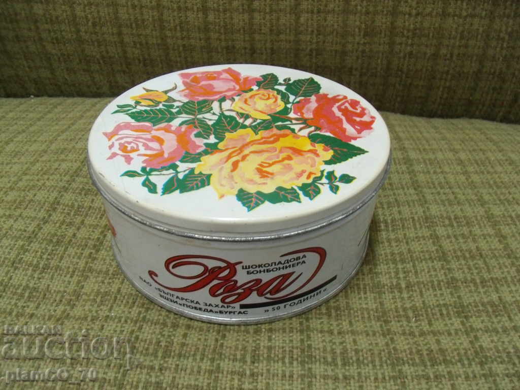 №*2705  стара ламаринена кутия / бонбониера " Роза "