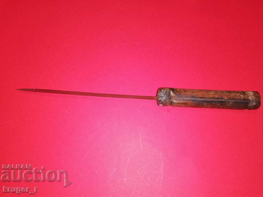 Licitație Un cuțit vechi