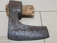 Un instrument vechi de arbori axiali din fier forjat