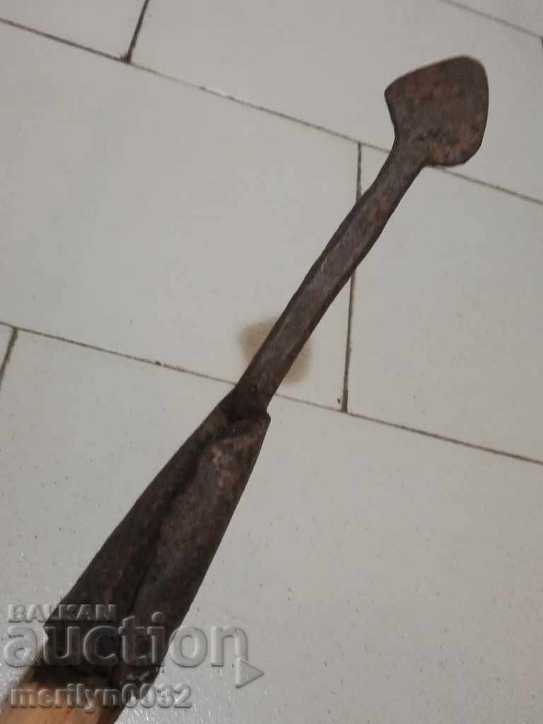 Delivery of Old forged iron primitive