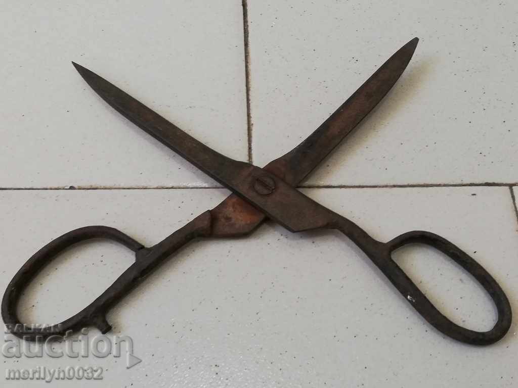 Παλιά πλαστά ψαλίδι, σίδερο με τιμή 29.00 BGN | € 14.83 Παλιά πλαστά ψαλίδι, σίδερο με τιμή 29.00 BGN | € 14.83