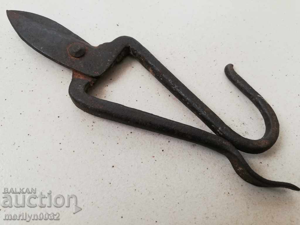 Delivery of Antique forged scissors Delivery of Antique forged scissors