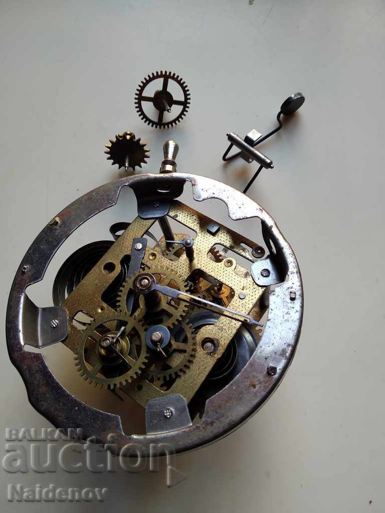 Ένα παλιό ρολόι για εξαρτήματα