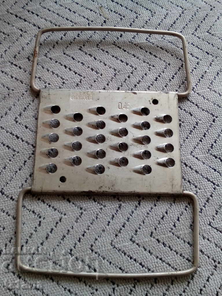 An old kitchen grate with price 5.00 BGN | € 2.56