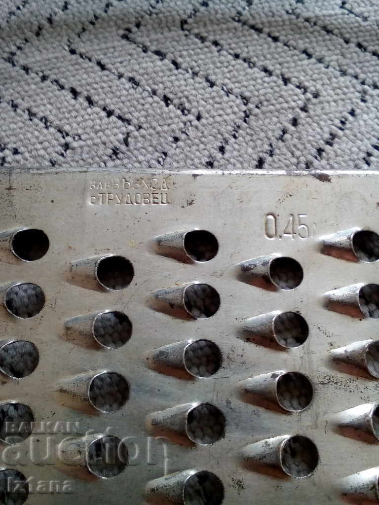 Auction  An old kitchen grate