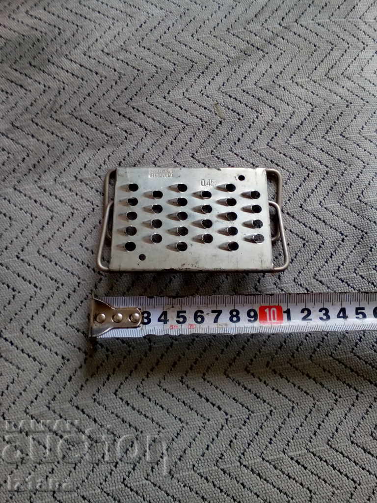 An old kitchen grate - 6