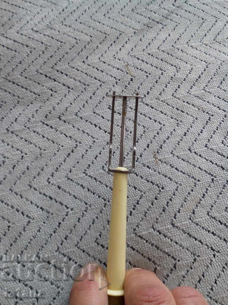 Delivery of Vintage cocktail strainer Delivery of Vintage cocktail strainer