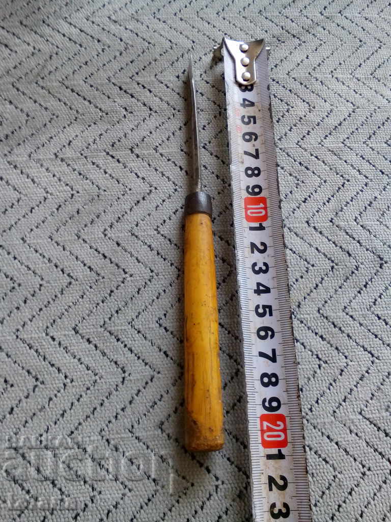 Delivery of An old carving chisel