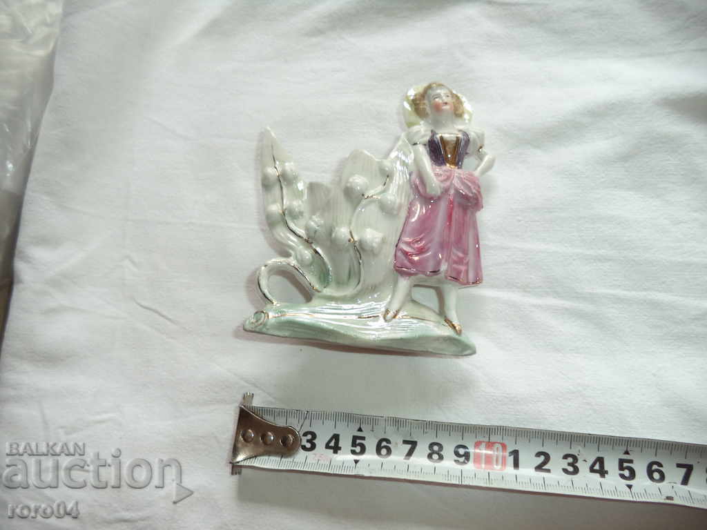 Delivery of BEAUTIFUL OLD PORCELAIN STATUS Delivery of BEAUTIFUL OLD PORCELAIN STATUS