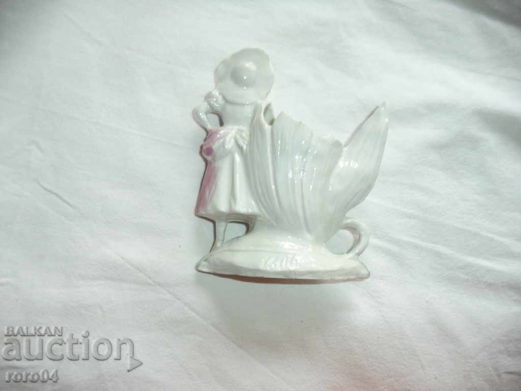 BEAUTIFUL OLD PORCELAIN STATUS - 5 BEAUTIFUL OLD PORCELAIN STATUS - 5